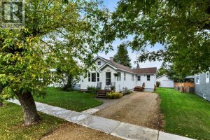 Listing photo – 4832 53 Avenue, Eckville