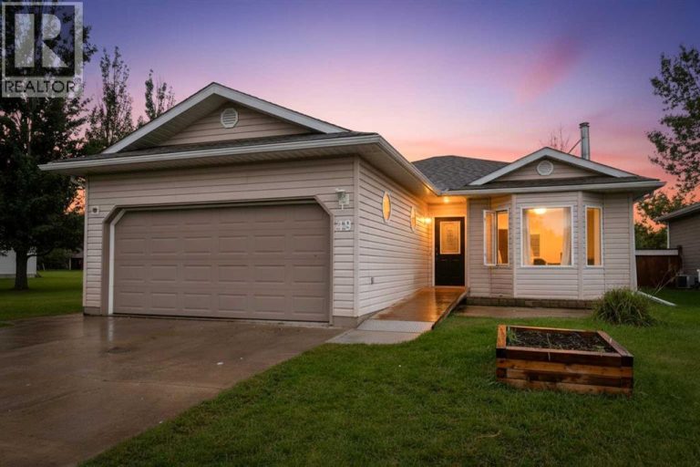 Listing photo – 49 Cambridge Way, Carbon