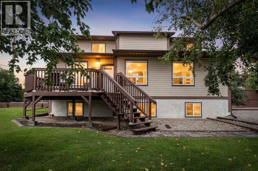 Listing photo – 1102 3 Street N, Three Hills