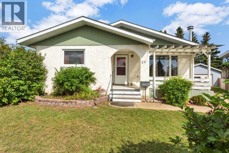 Listing photo – 22 Blackstone Avenue, Lacombe