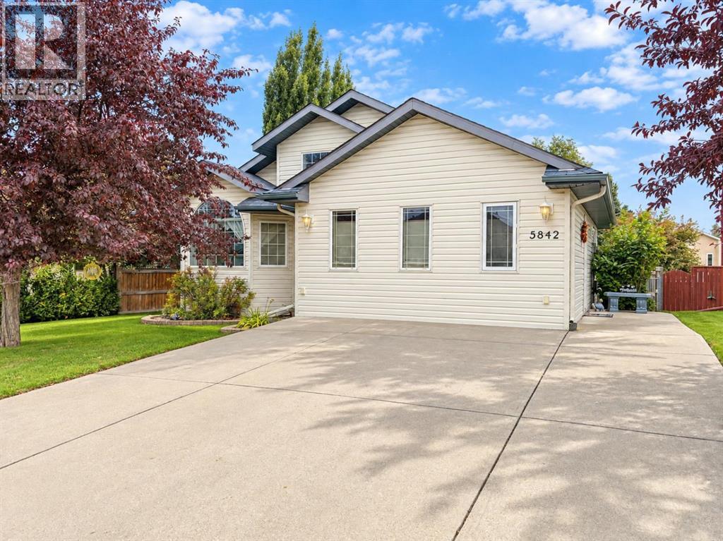 Listing photo – 5842 65 Avenue, Rocky Mountain House