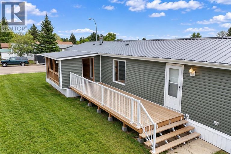 Listing photo – 6506 52 Street, Ponoka