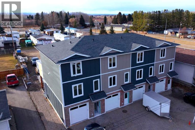 Listing photo – 3, 106 4 Street NW, Sundre