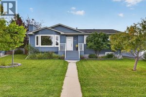 Listing photo – 1008 2 Street NE, Sundre