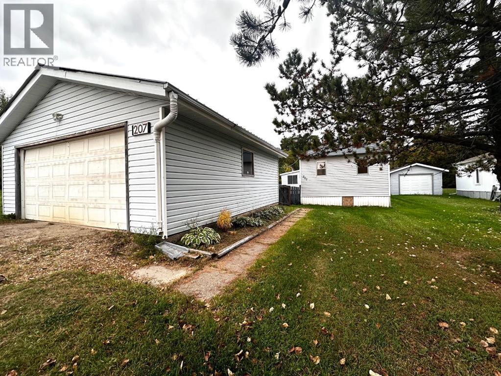 Listing photo – 207 Percy Street, Bittern Lake