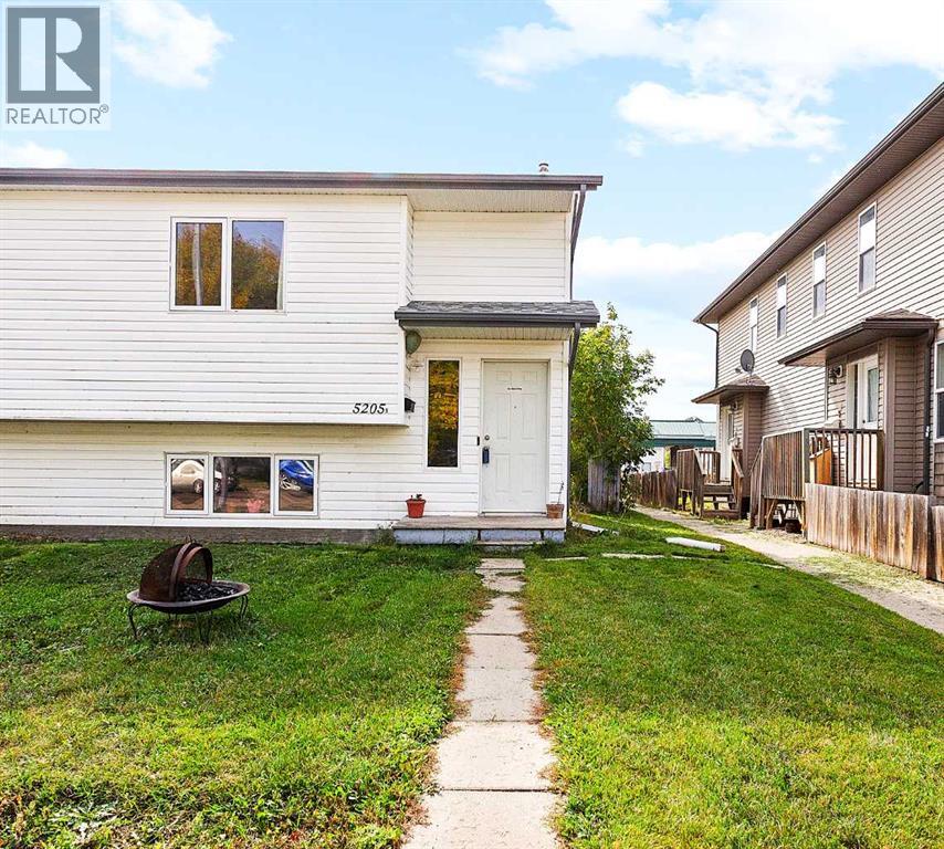 Listing photo – 5205B 52 Avenue, Camrose