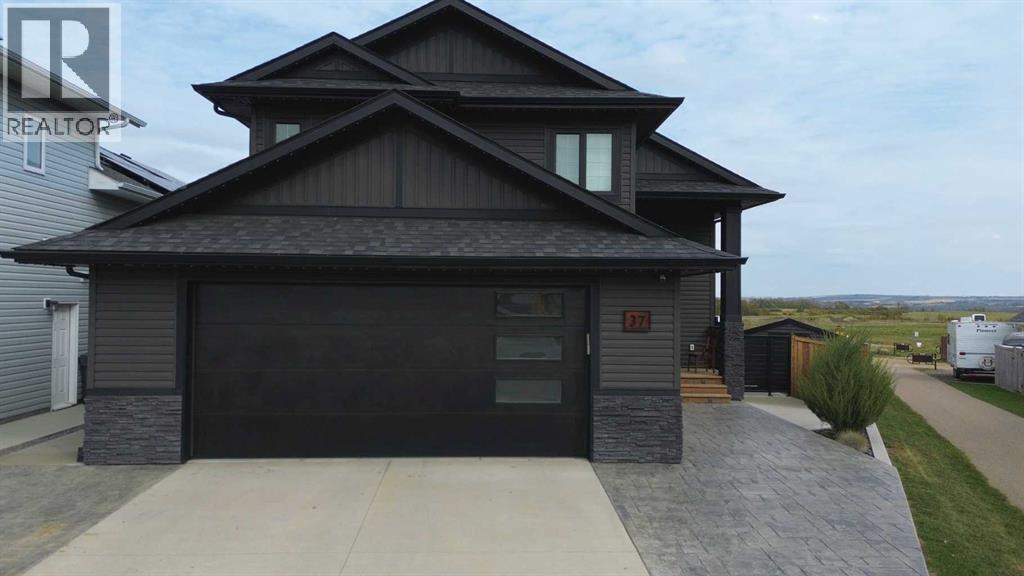 Listing photo – 37 Murphy Close SW, Blackfalds