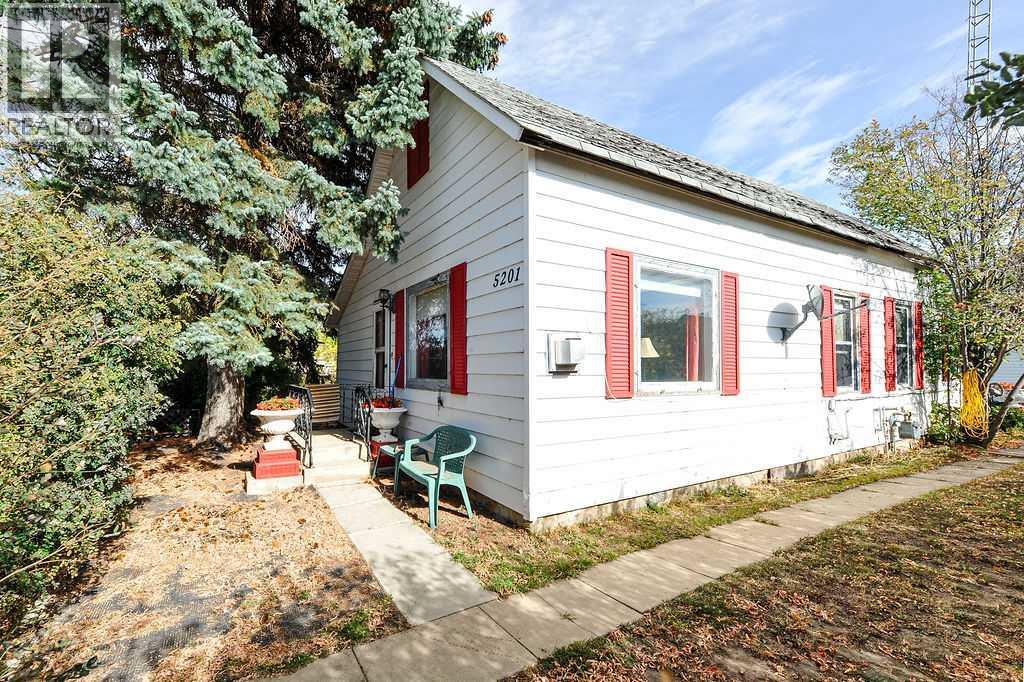 Listing photo – 5201 50 Street, Daysland