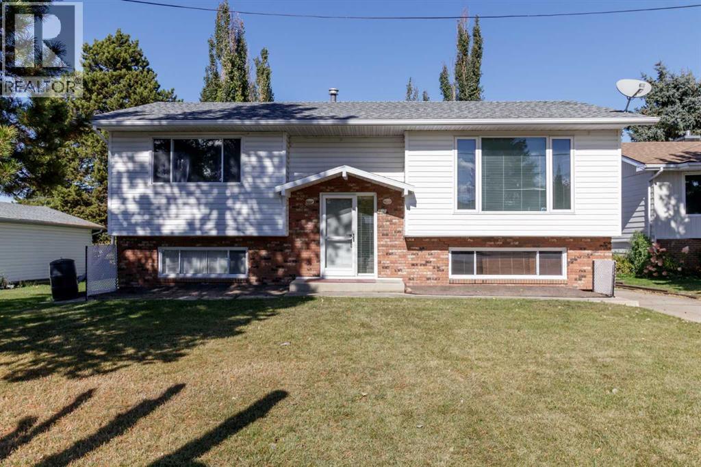Listing photo – 610 8 Street N, Three Hills