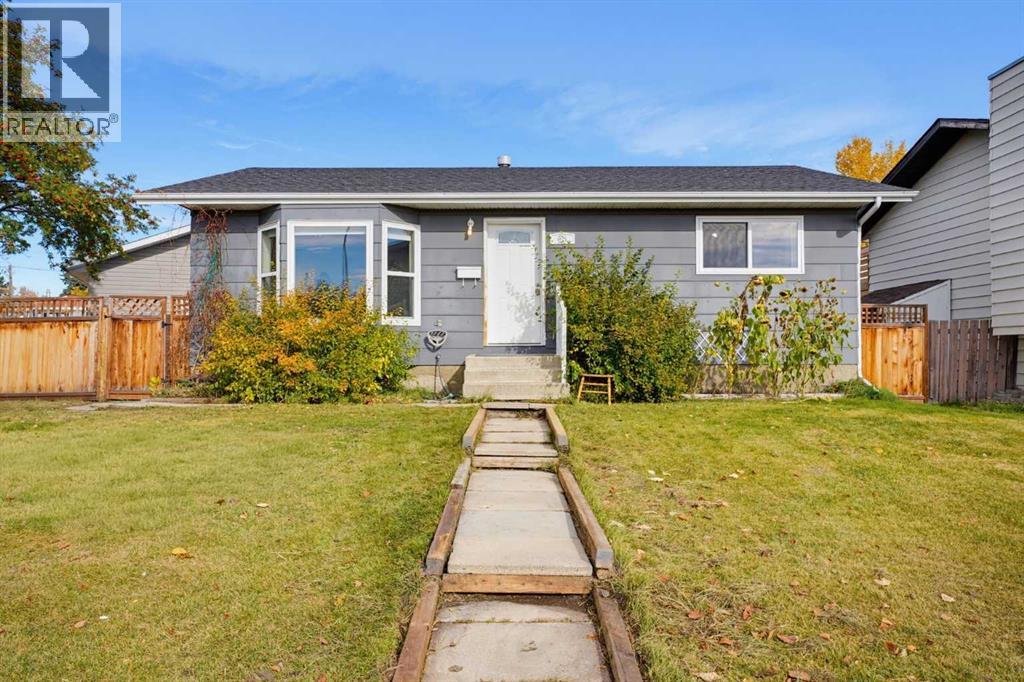 Listing photo – 63 Dundee Crescent, Penhold