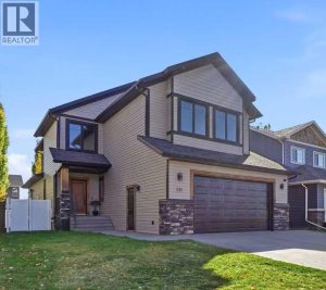 Listing photo – 211 Voisin Close, Red Deer