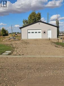 Listing photo – 4 SIFTON Crescent, Lougheed