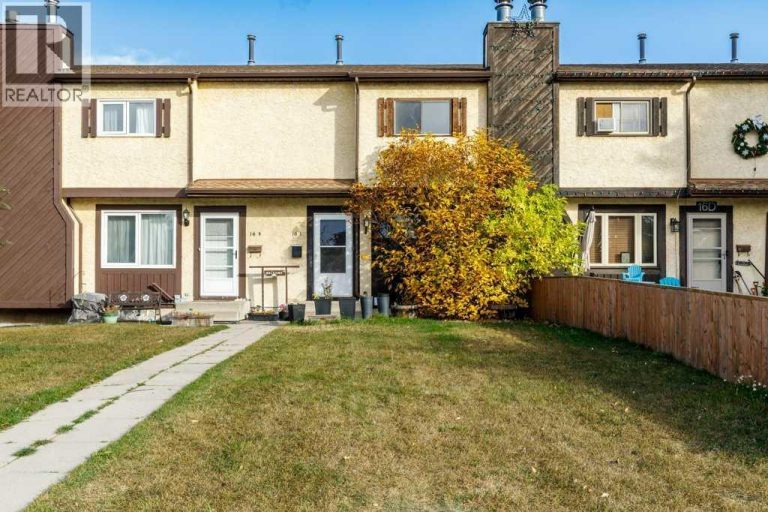 Listing photo – 16C Manning Street, Red Deer
