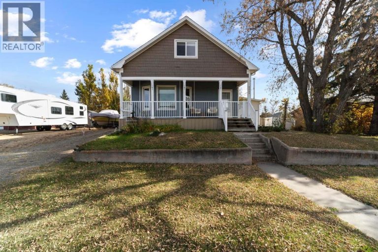 Listing photo – 5009 45 Street, Castor
