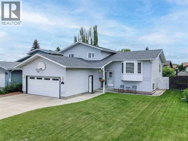 Listing photo – 44 Huget Crescent, Red Deer