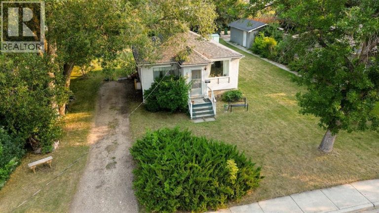 Listing photo – 3830 46 Street, Red Deer