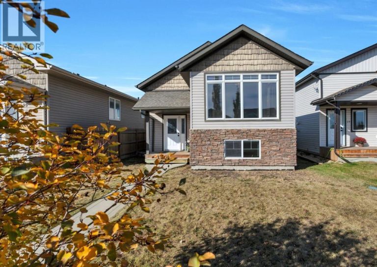 Listing photo – 20 Hammond Close, Sylvan Lake