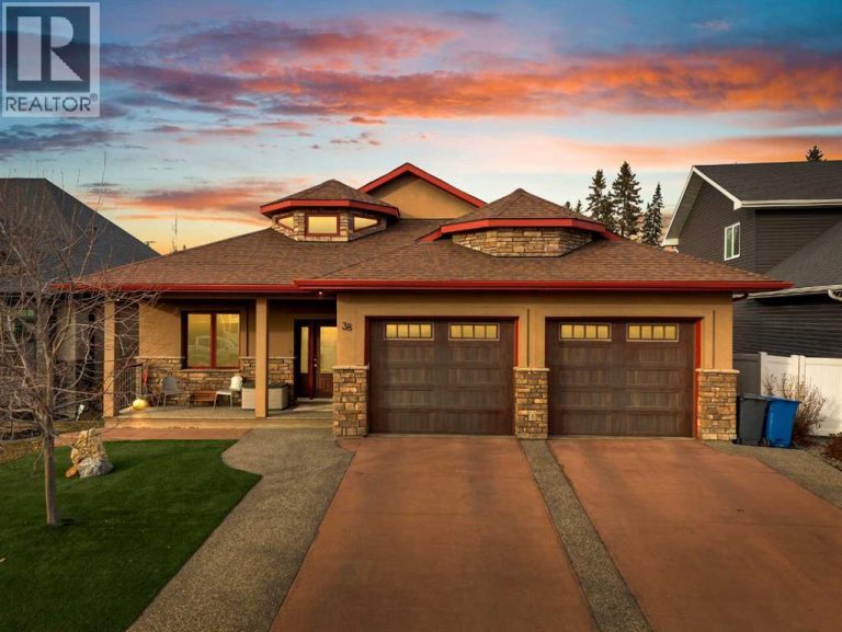 Listing photo – 38 Grove Close, Red Deer