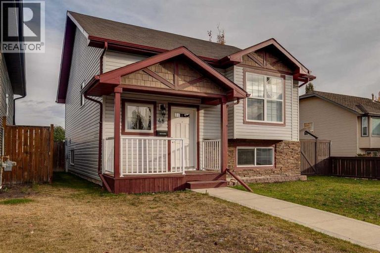 Listing photo – 48 Vanson Close, Red Deer