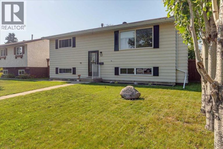 Listing photo – 43 Oak Street, Red Deer