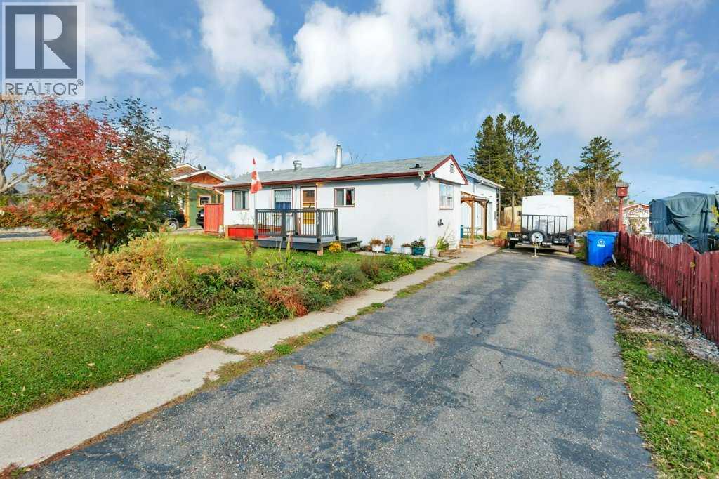 Listing photo – 4910 56 Avenue, Rimbey