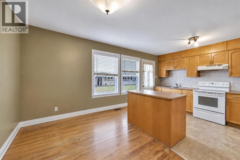 Listing photo – 11 Poplar Crescent, Springbrook