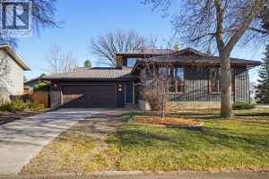 Listing photo – 5103 60 Street Close, Lacombe