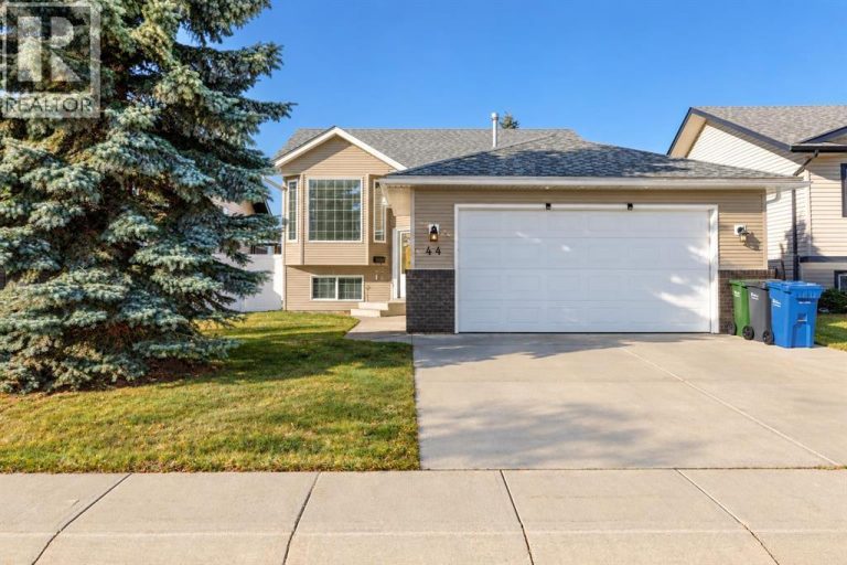 Listing photo – 44 Isaacson Crescent, Red Deer