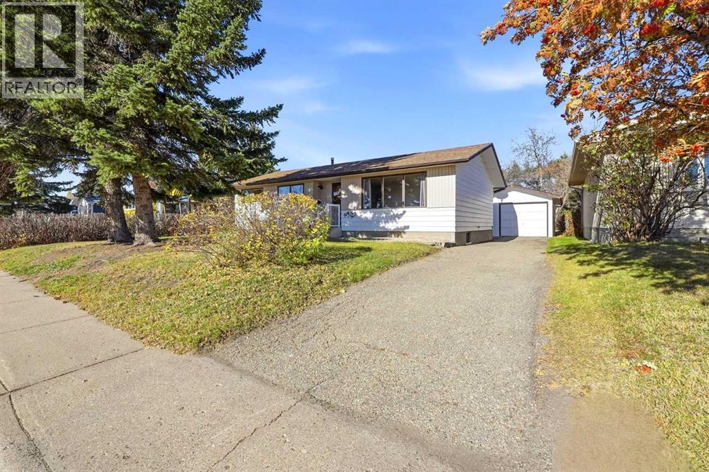 Listing photo – 5404 46 Avenue, Lacombe