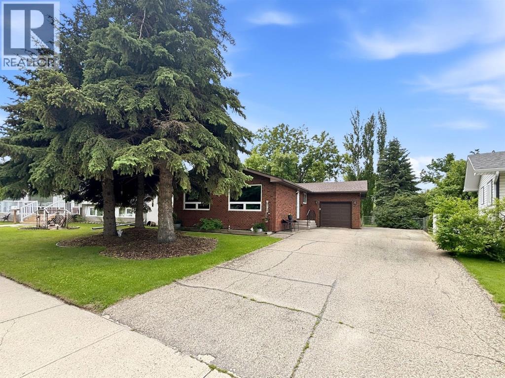 Listing photo – 12 Malcolm Crescent, Red Deer