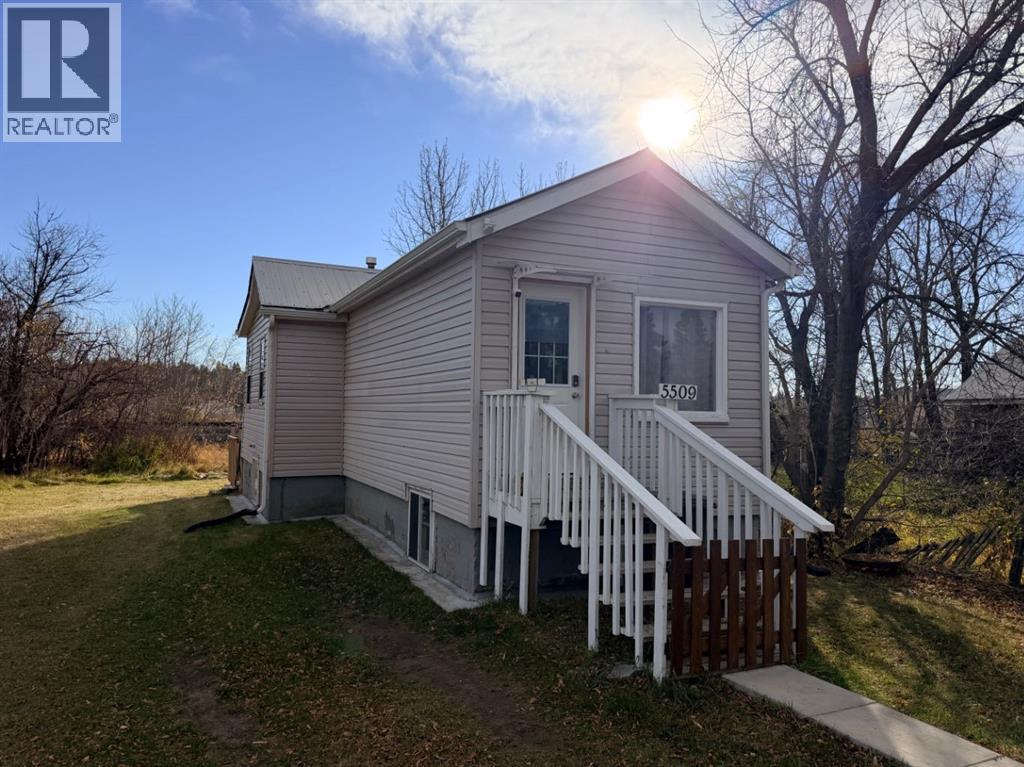 Listing photo – 5509 50 Street, Ponoka