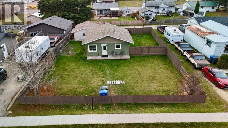 Listing photo – 4839 52 Avenue, Eckville