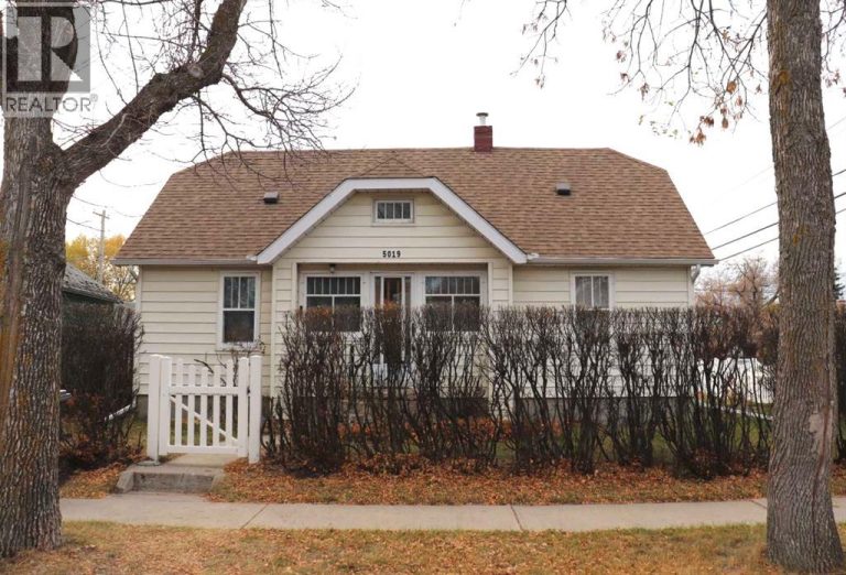 Listing photo – 5019 55 Avenue, Ponoka