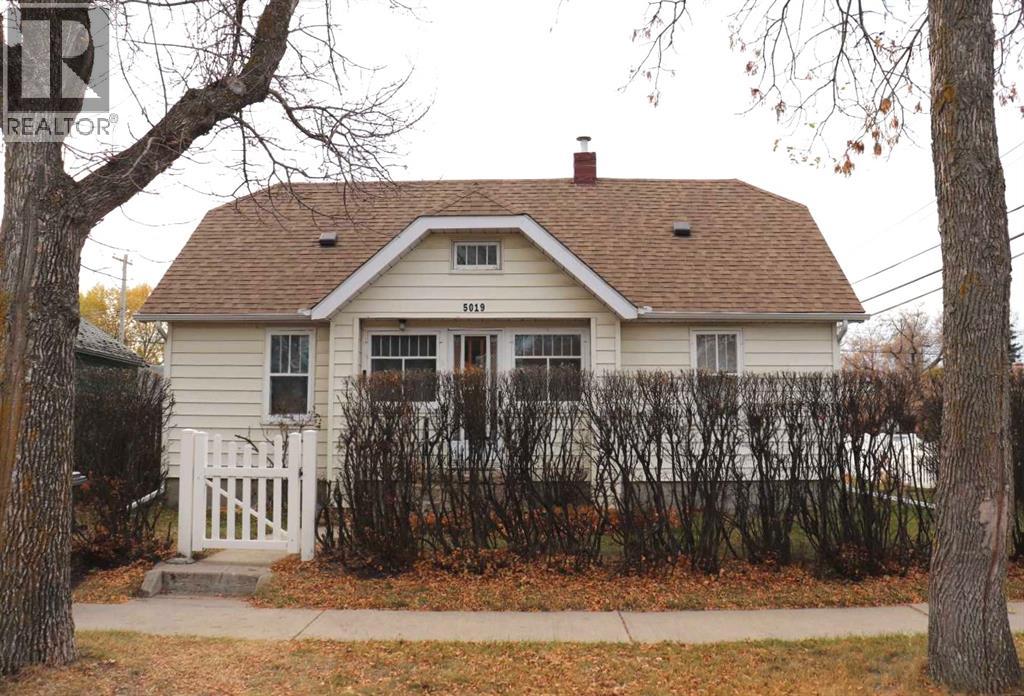 Listing photo – 5019 55 Avenue, Ponoka