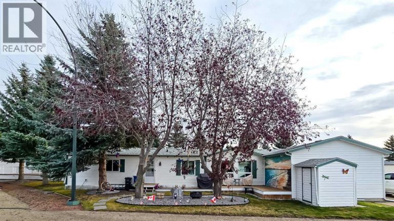 # 2323 is an Attractive Corner Lot  in Davenport Estates