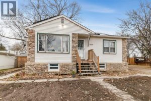 Listing photo – 5254 52 Street, Lacombe