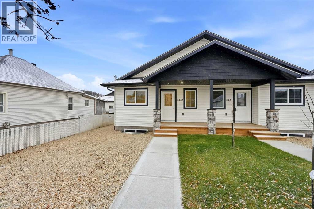 Listing photo – 5133 52 Street, Lacombe