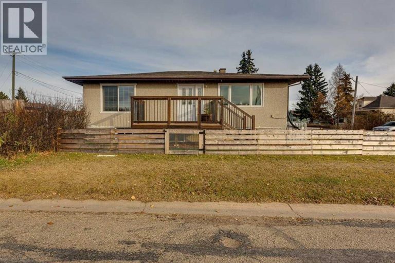 Listing photo – 5736 45 Avenue, Lacombe